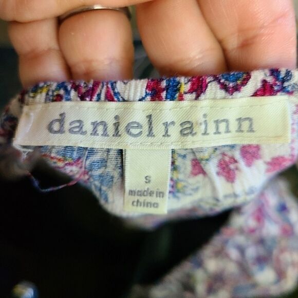 Daniel Rainn Boho Floral and Paisley Top - Picture 6 of 7